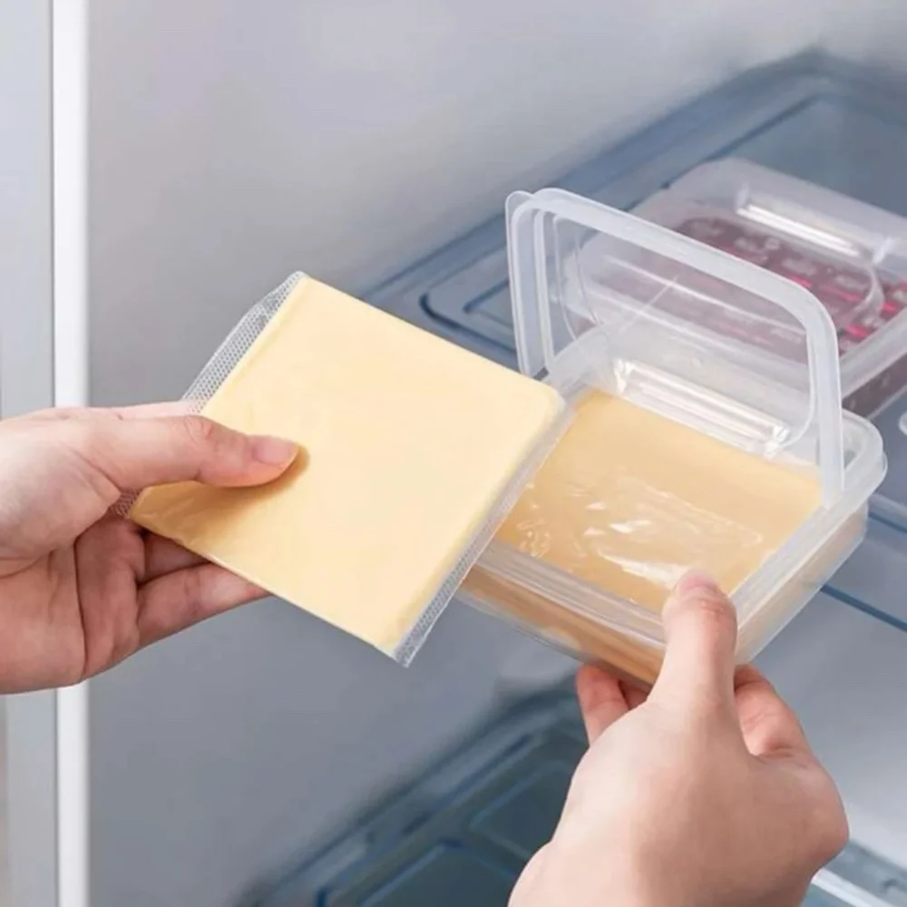 clear storage box •stackable •lid